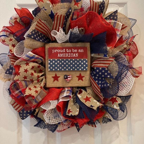 PATRIOTIC Wreath -Red, White & Blue “Proud to be an American” wreath wood center - Picture 6 of 8